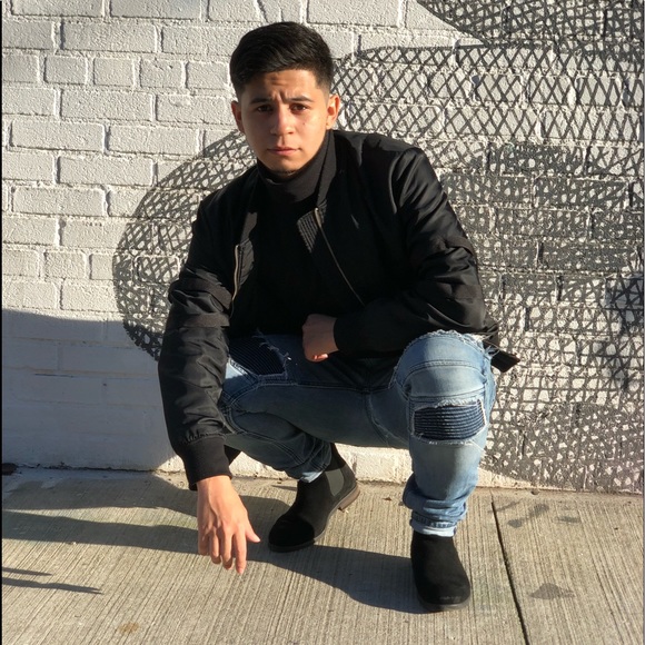 Meet your Posher, Sebastian - Picture 1 of 2